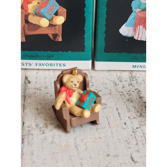 Hallmark miniature tea time with Teddy set ornament Xmas - Picture 2 of 6